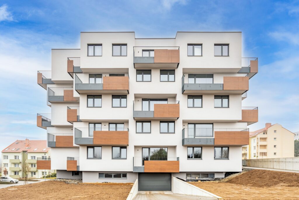 New construction of an apartment building in the c