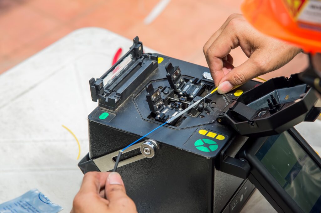 Technicians are cutting and fusion fiber optic cab